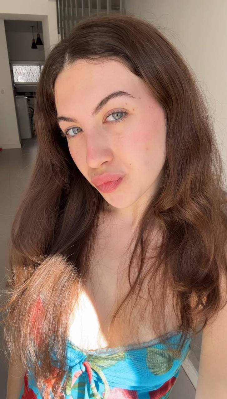 Nude girl Amber in Kum