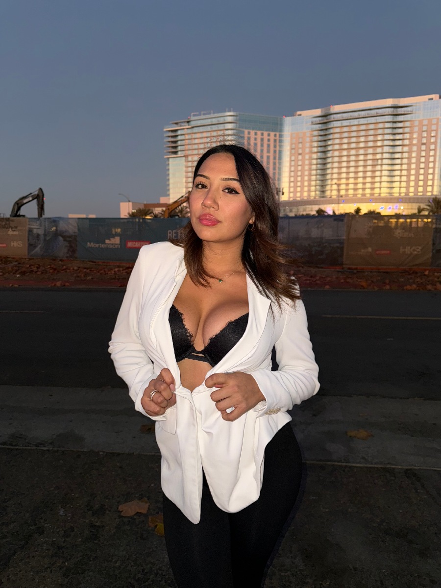 Take a pause and enjoy Ali Cruz — streaming from Kum