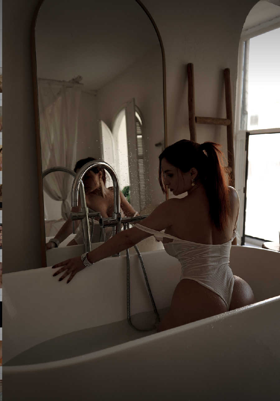 A playful frame from Miranda Faith nude — online in Kum