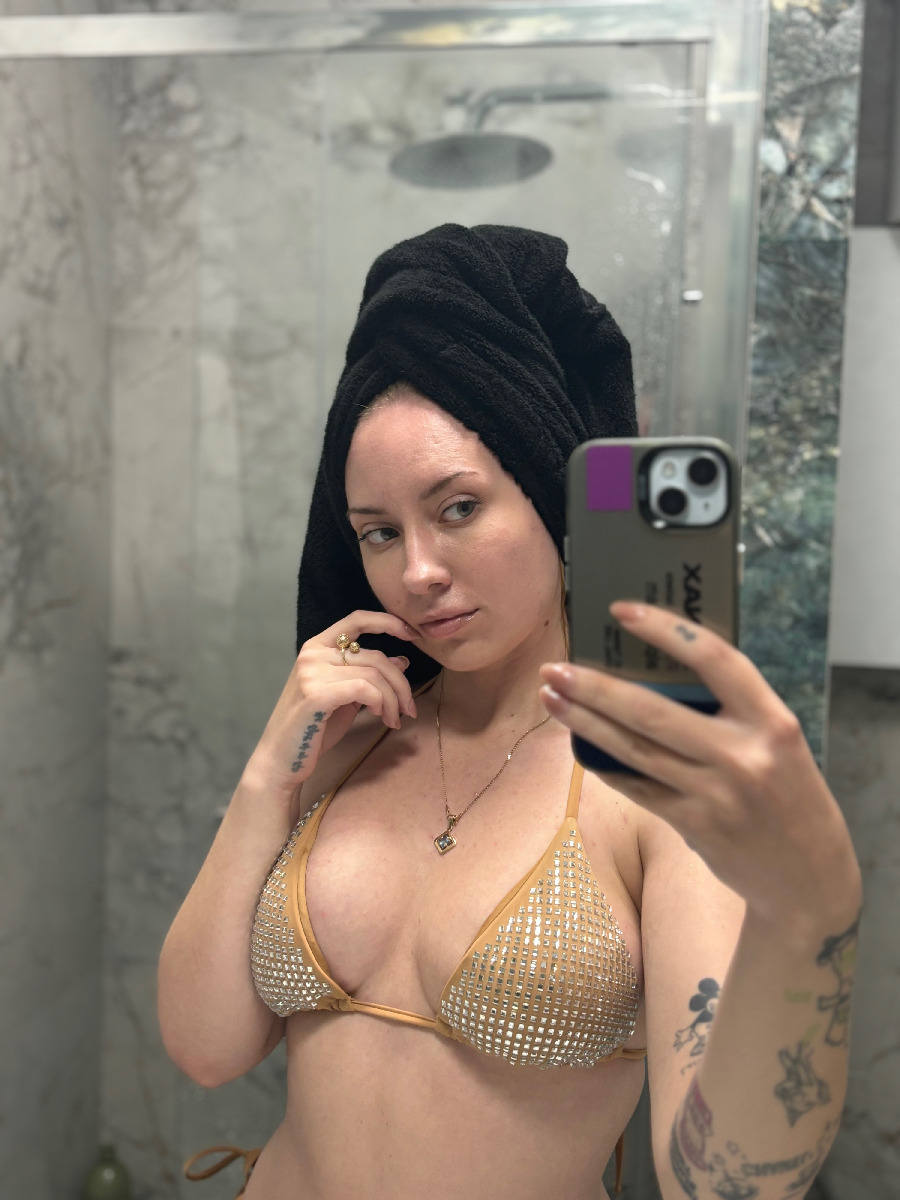 Nude girl KateV in Kum