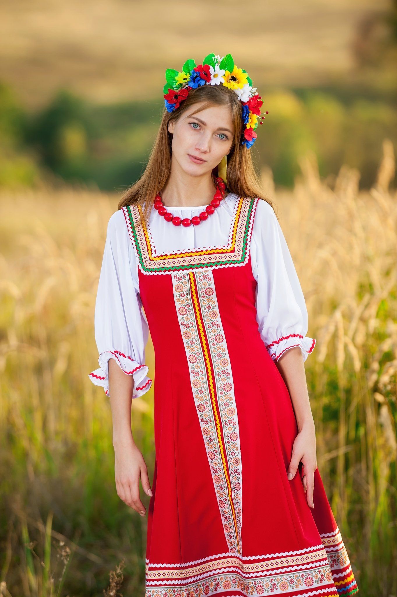 Women in Slavic costumes in Kum