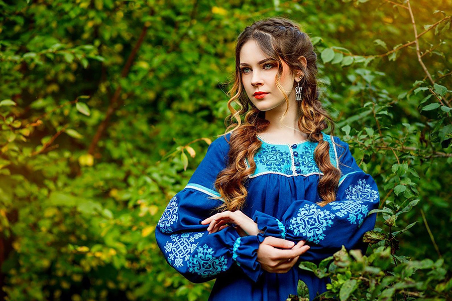 Sexy photo Women in Slavic costumes in Kum