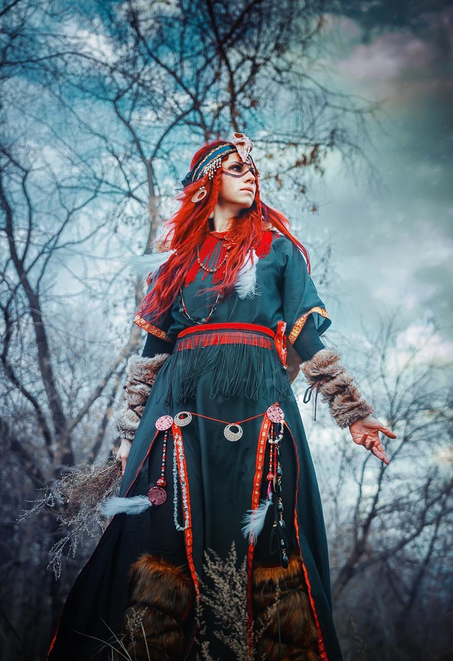 Girls in Slavic costumes underwear in Kum