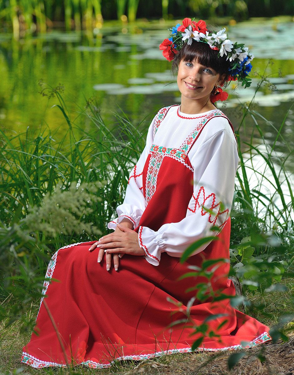 Beautiful girl Girls in Slavic costumes in Kum