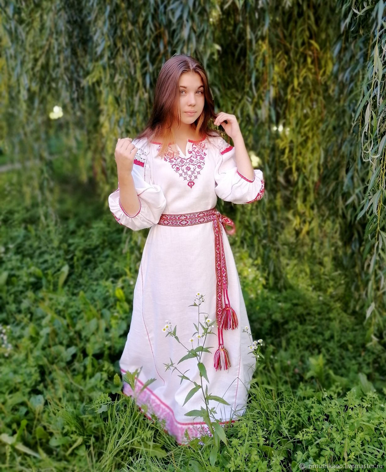 Girl Girls in Slavic costumes in Kum