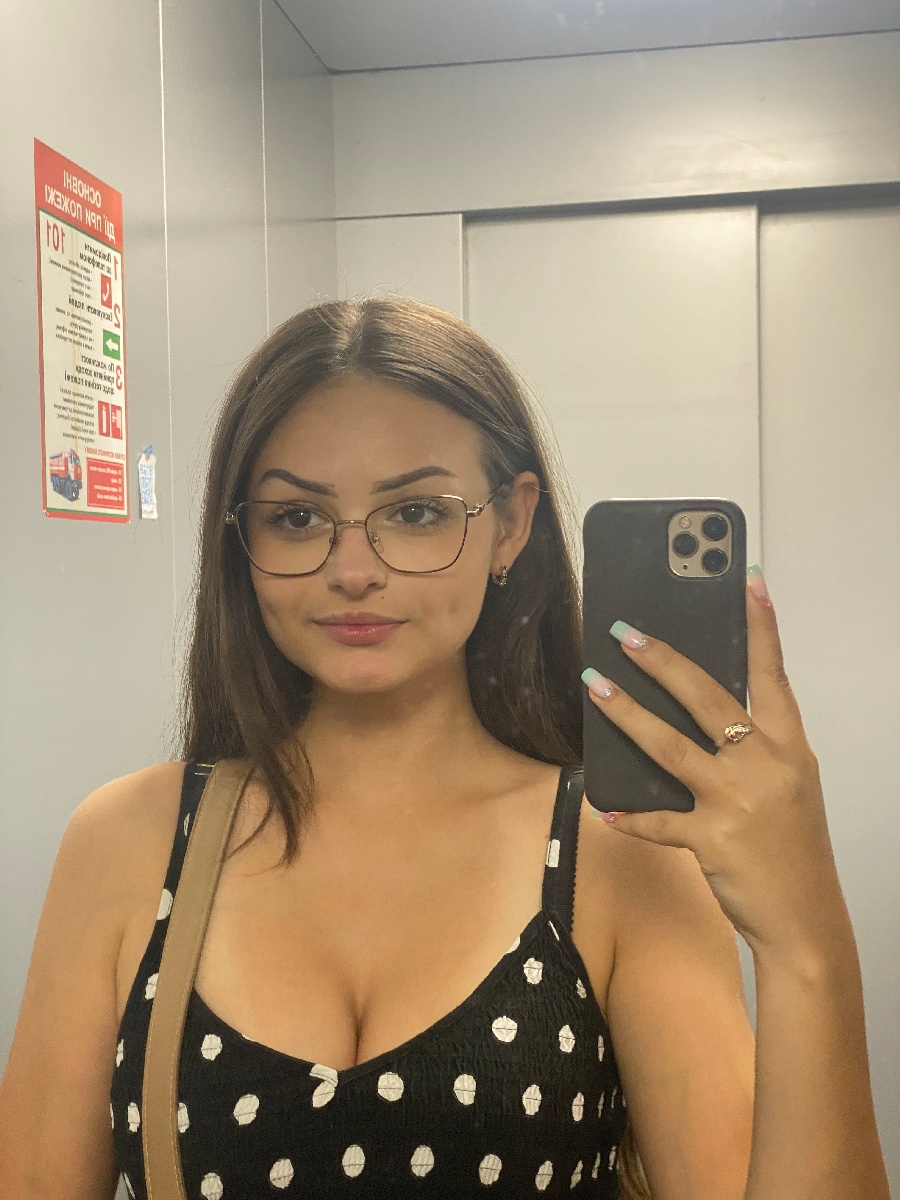 Sexy model Stacy in Kum