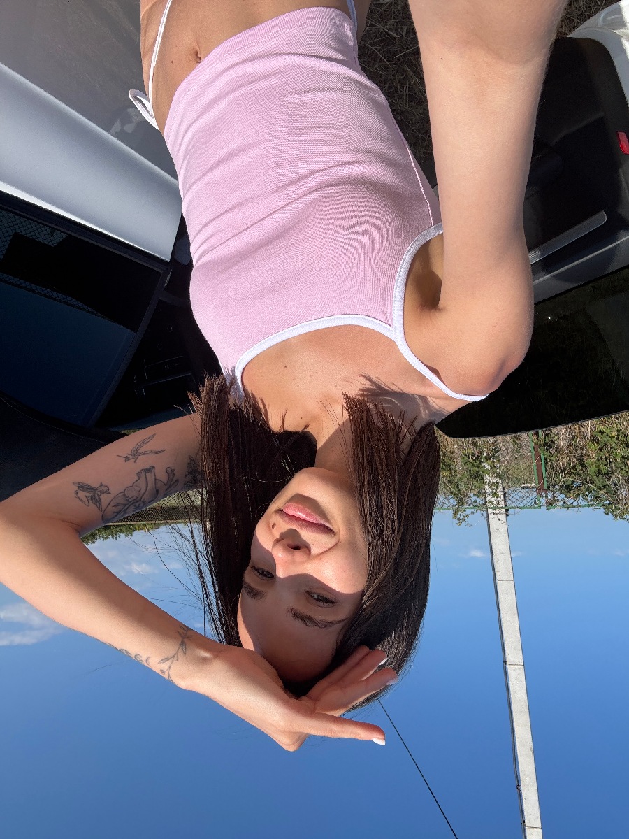 Sexy model Tina in Kum